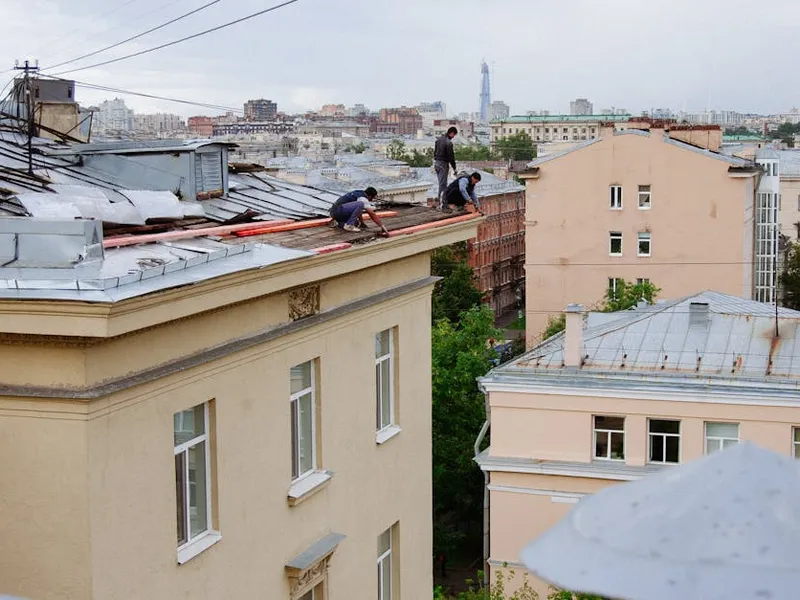 Roofers in New Jersey professional team